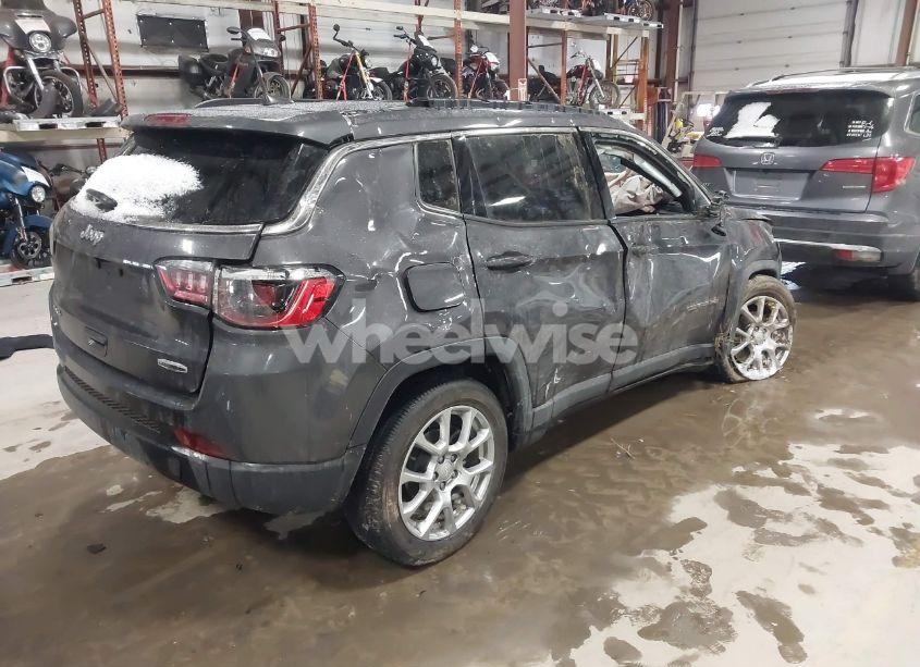 Photo 4 of 2024 Jeep Compass LATITUDE LUX FWD (VIN 3C4NJDFN9RT120859)