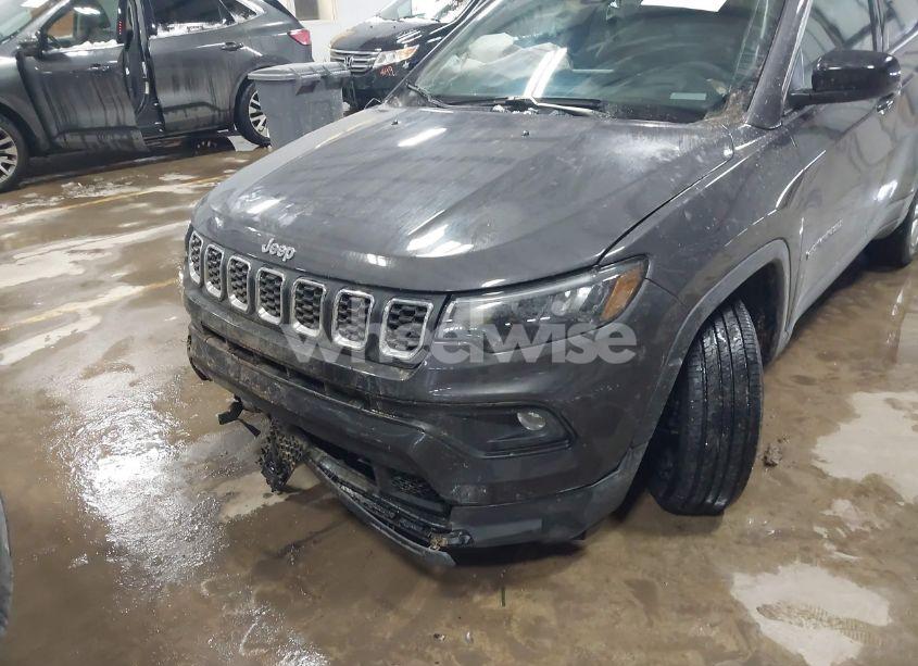 Photo 6 of 2024 Jeep Compass LATITUDE LUX FWD (VIN 3C4NJDFN9RT120859)