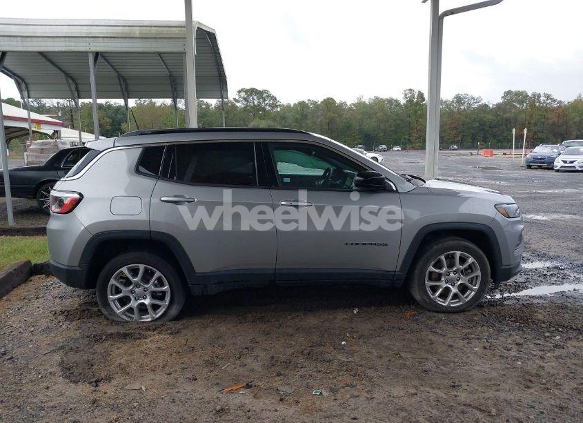 Photo 13 of 2023 Jeep Compass LATITUDE LUX FWD (VIN 3C4NJDFNXPT503979)
