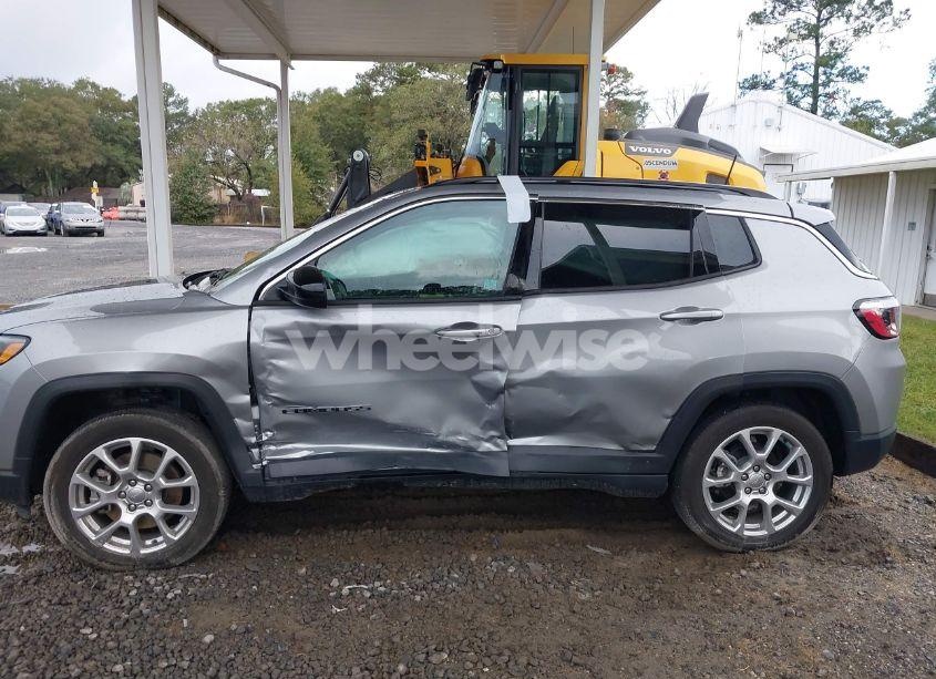 Photo 6 of 2023 Jeep Compass LATITUDE LUX FWD (VIN 3C4NJDFNXPT503979)