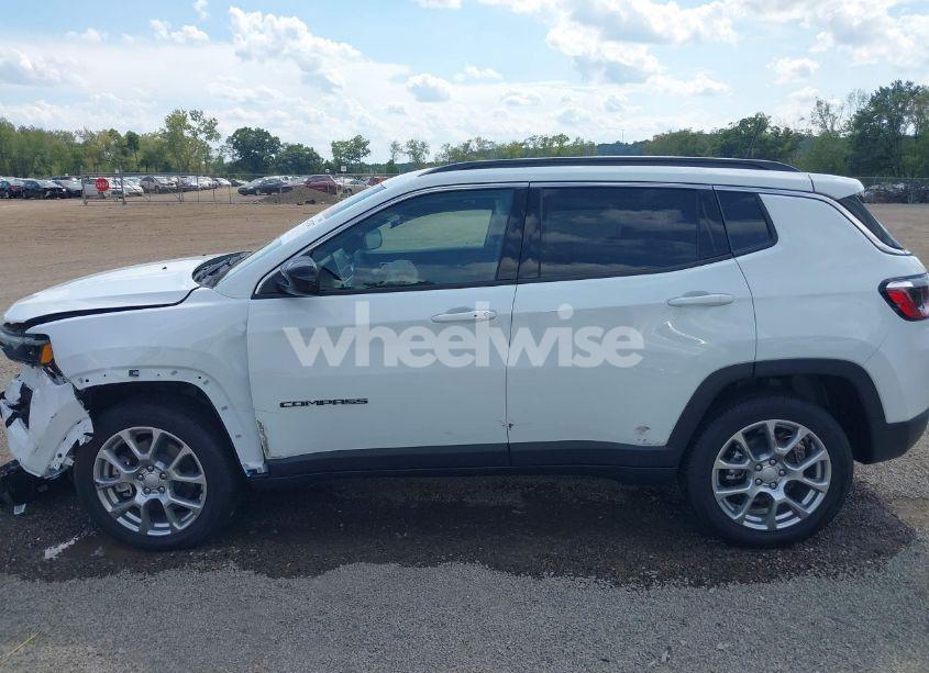 Photo 15 of 2024 Jeep Compass LATITUDE LUX FWD (VIN 3C4NJDFNXRT129599)