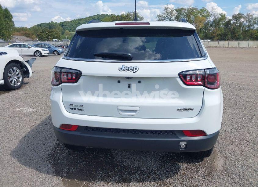 Photo 17 of 2024 Jeep Compass LATITUDE LUX FWD (VIN 3C4NJDFNXRT129599)
