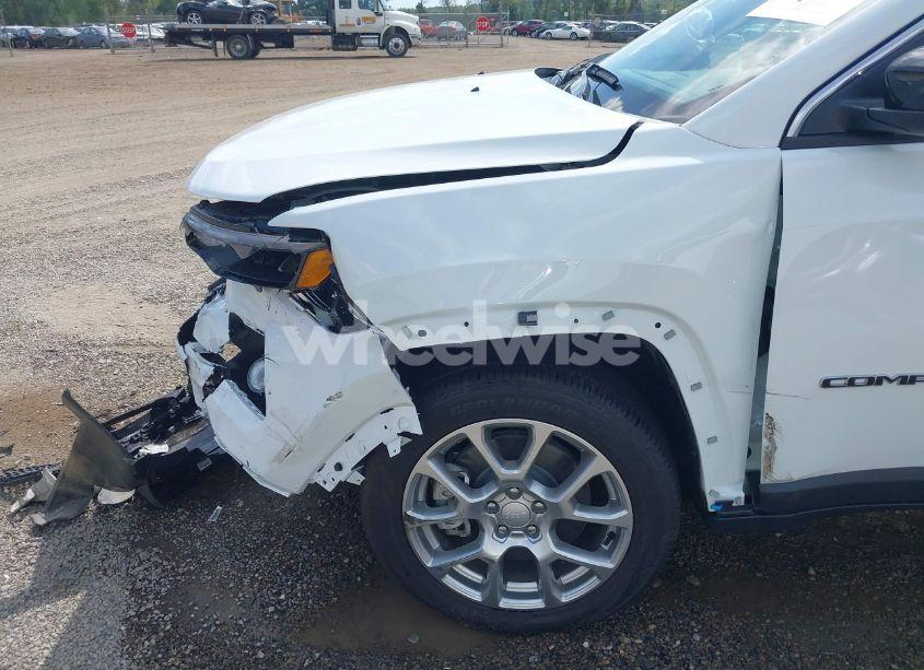 Photo 18 of 2024 Jeep Compass LATITUDE LUX FWD (VIN 3C4NJDFNXRT129599)