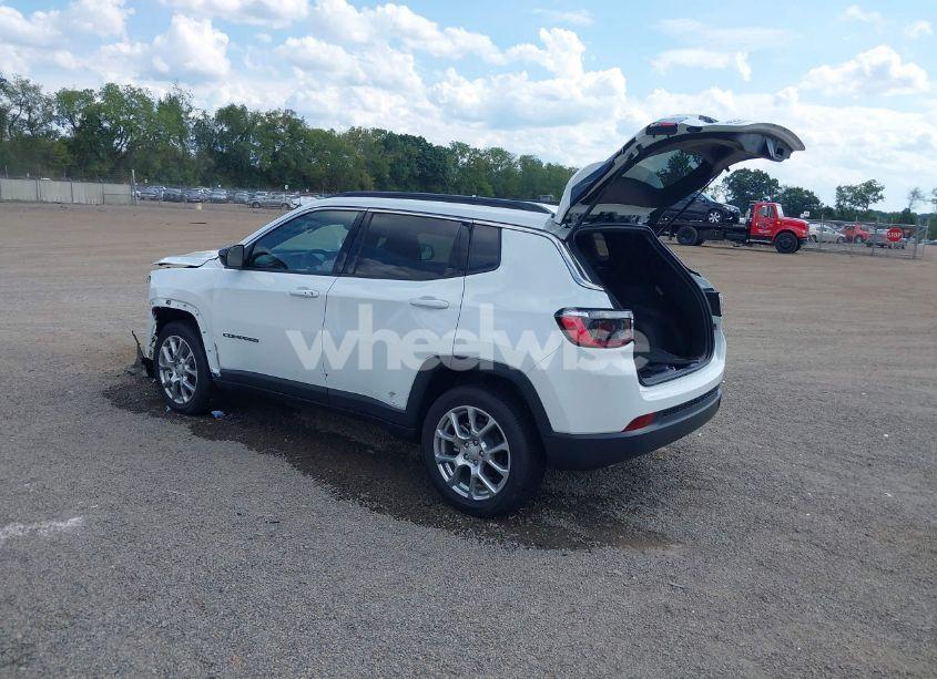 Photo 3 of 2024 Jeep Compass LATITUDE LUX FWD (VIN 3C4NJDFNXRT129599)