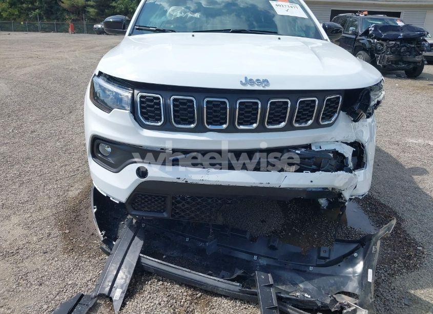Photo 6 of 2024 Jeep Compass LATITUDE LUX FWD (VIN 3C4NJDFNXRT129599)