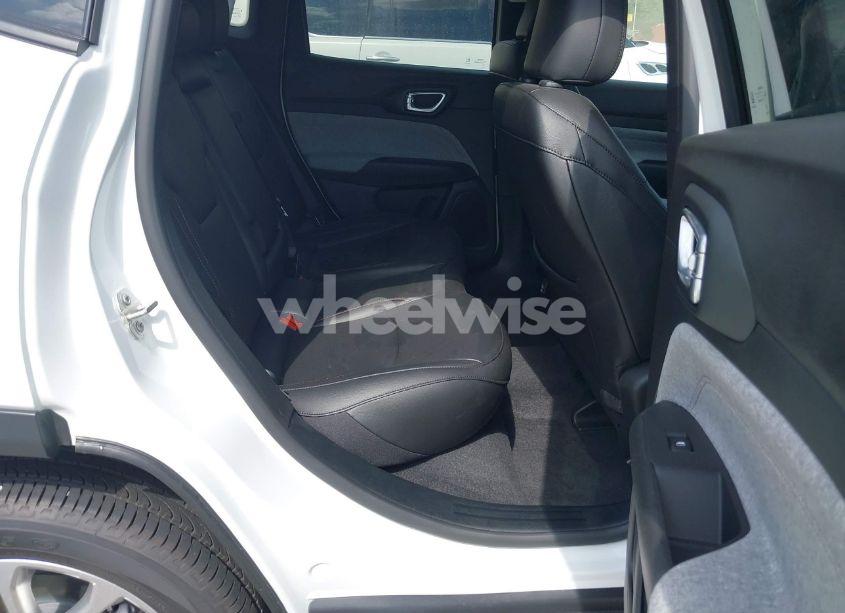 Photo 8 of 2024 Jeep Compass LATITUDE LUX FWD (VIN 3C4NJDFNXRT129599)