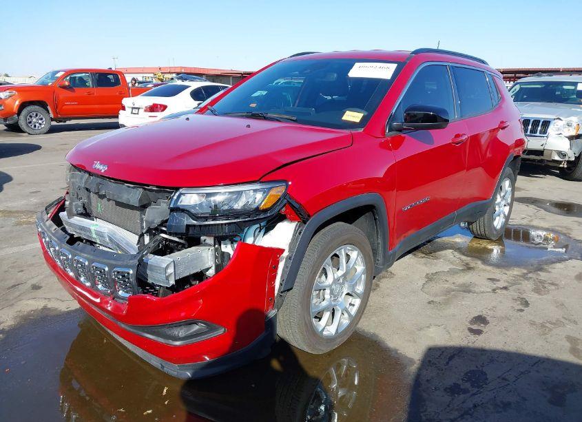 Photo 2 of 2024 Jeep Compass LATITUDE LUX FWD (VIN 3C4NJDFNXRT143020)