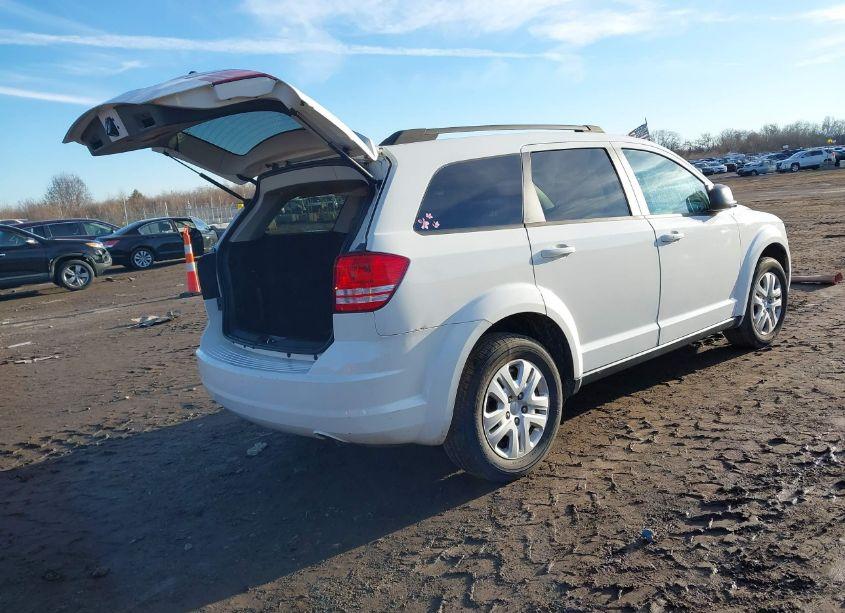 Photo 4 of 2017 Dodge Journey SE (VIN 3C4PDCAB0HT544792)