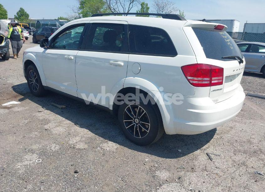 Photo 3 of 2018 Dodge Journey SE (VIN 3C4PDCAB0JT217282)