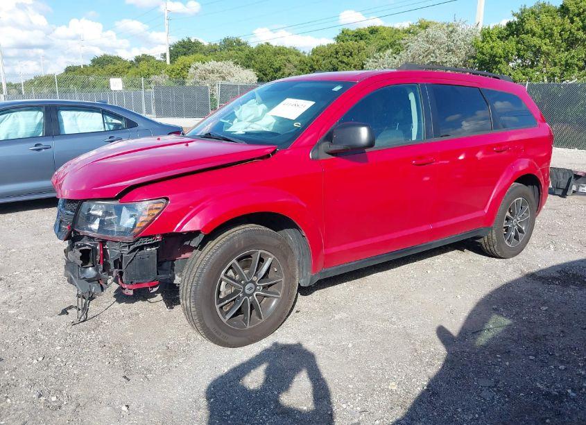 Photo 2 of 2018 Dodge Journey SE (VIN 3C4PDCAB0JT276722)