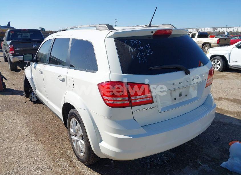 Photo 3 of 2018 Dodge Journey SE (VIN 3C4PDCAB0JT309606)