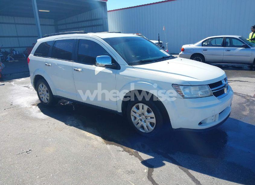 2018 Dodge Journey SE (VIN 3C4PDCAB1JT253532) main photo