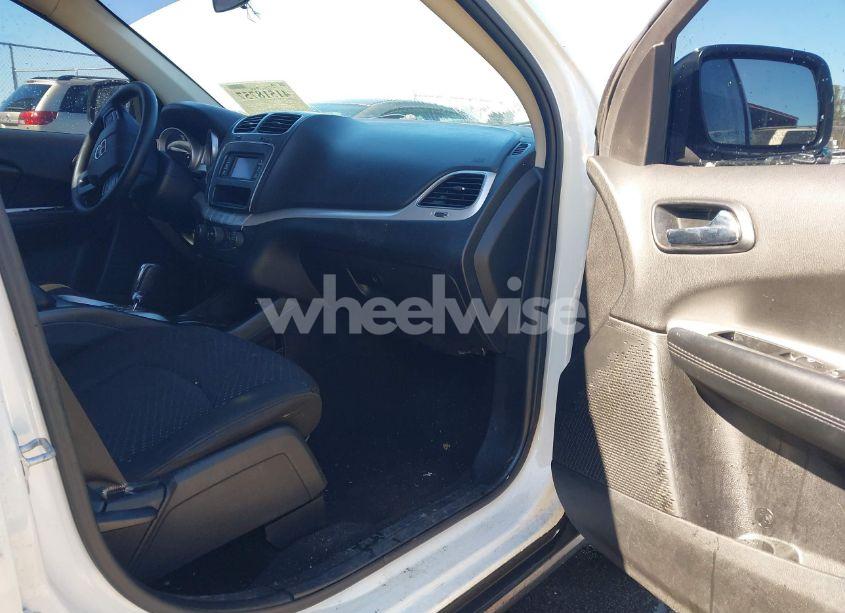 Photo 5 of 2018 Dodge Journey SE (VIN 3C4PDCAB1JT253532)