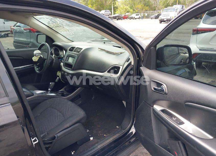 Photo 5 of 2018 Dodge Journey SE (VIN 3C4PDCAB1JT277569)