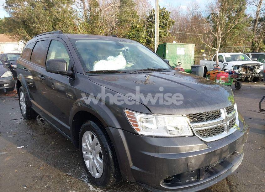 2018 Dodge Journey SE (VIN 3C4PDCAB1JT446439) main photo