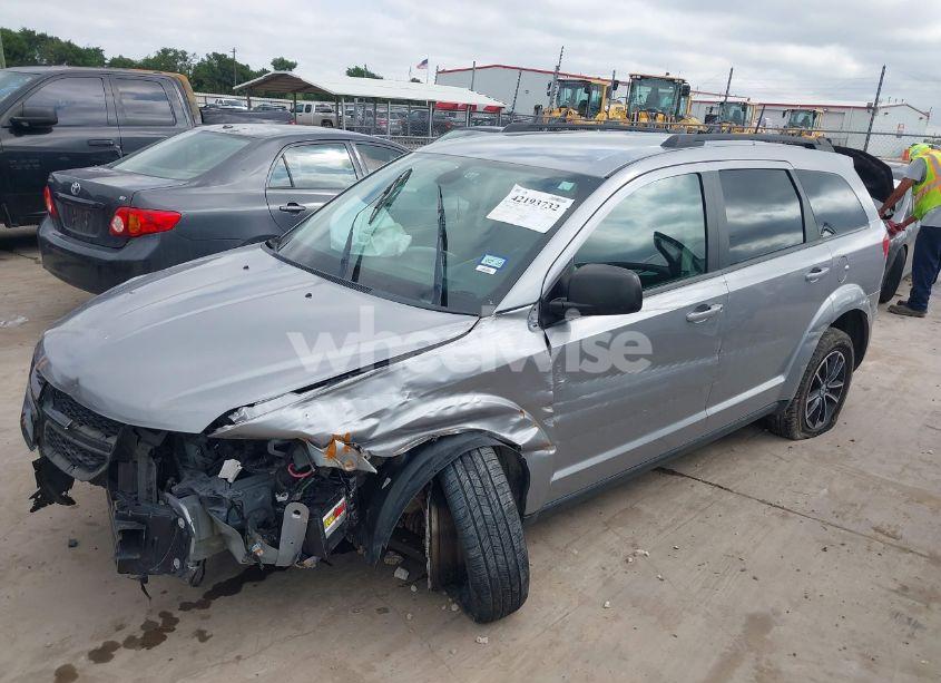 Photo 2 of 2018 Dodge Journey SE (VIN 3C4PDCAB1JT474158)