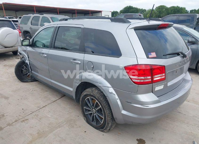 Photo 3 of 2018 Dodge Journey SE (VIN 3C4PDCAB1JT474158)