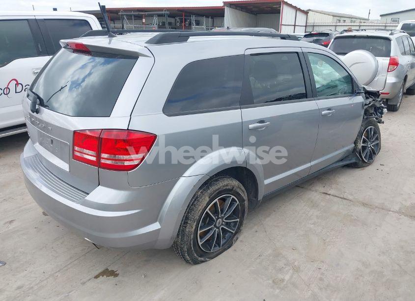 Photo 4 of 2018 Dodge Journey SE (VIN 3C4PDCAB1JT474158)