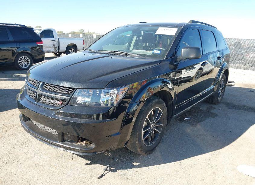 Photo 2 of 2018 Dodge Journey SE (VIN 3C4PDCAB1JT524797)