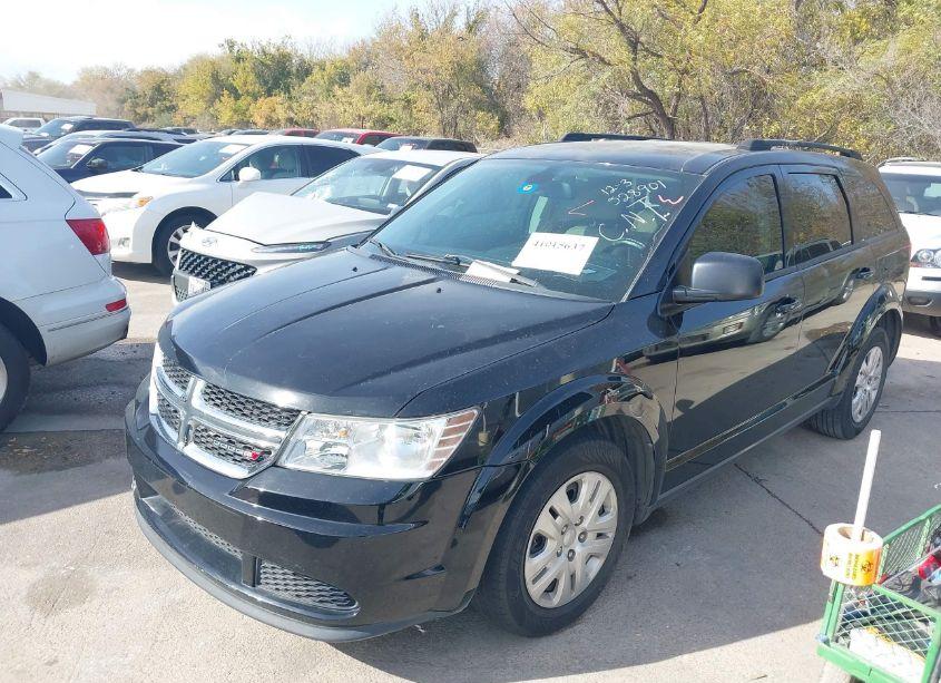 Photo 2 of 2018 Dodge Journey SE (VIN 3C4PDCAB1JT528901)