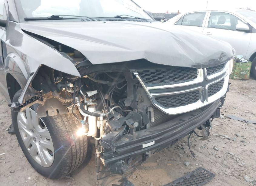 Photo 6 of 2017 Dodge Journey SE (VIN 3C4PDCAB2HT619556)