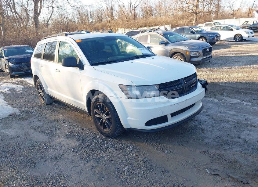 2017 Dodge Journey SE (VIN 3C4PDCAB2HT701822) main photo