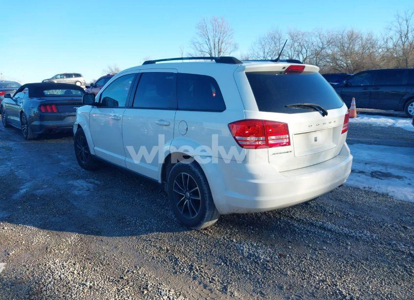 Photo 3 of 2017 Dodge Journey SE (VIN 3C4PDCAB2HT701822)