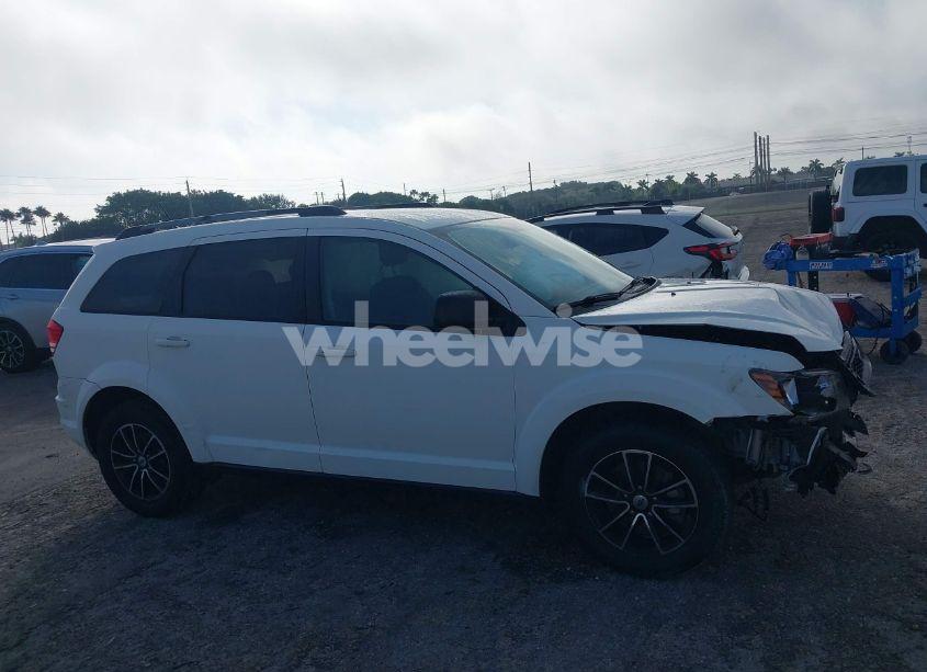 Photo 13 of 2018 Dodge Journey SE (VIN 3C4PDCAB2JT294431)