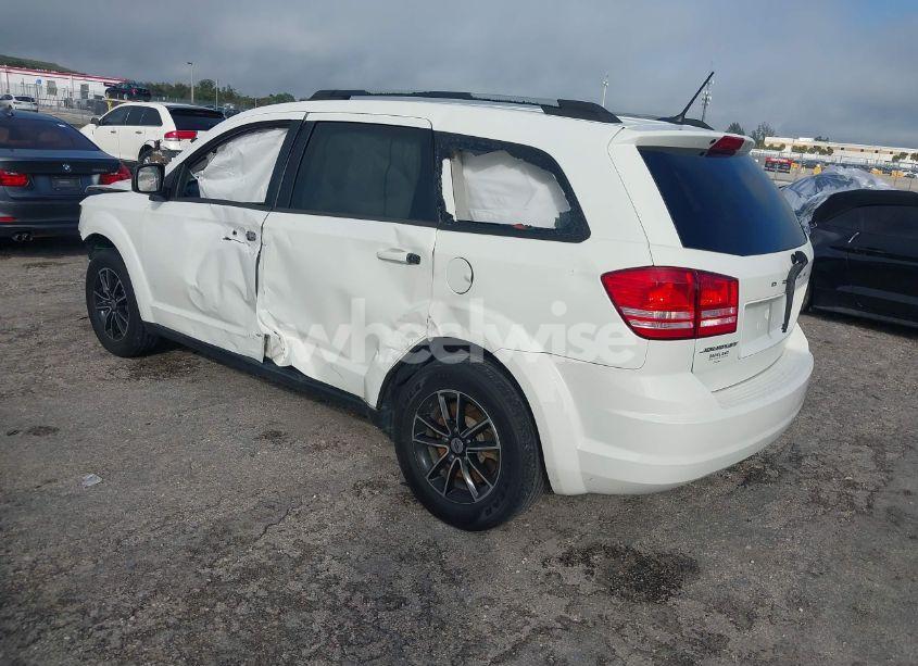 Photo 3 of 2018 Dodge Journey SE (VIN 3C4PDCAB2JT294431)