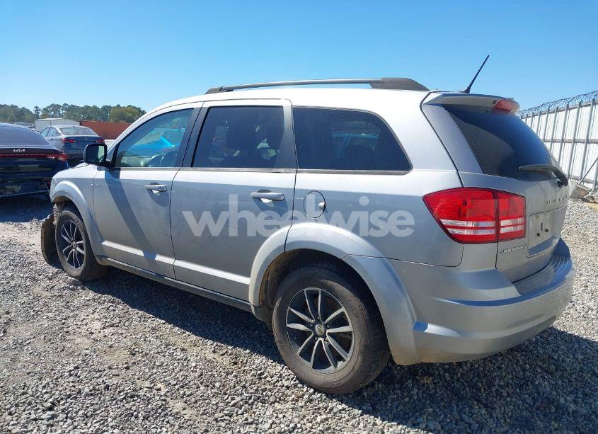Photo 3 of 2018 Dodge Journey SE (VIN 3C4PDCAB2JT295790)