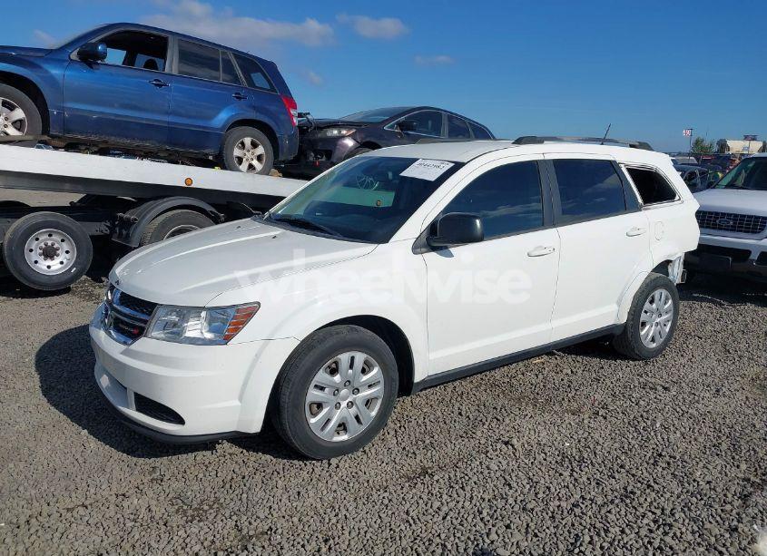 Photo 2 of 2018 Dodge Journey SE (VIN 3C4PDCAB2JT445025)