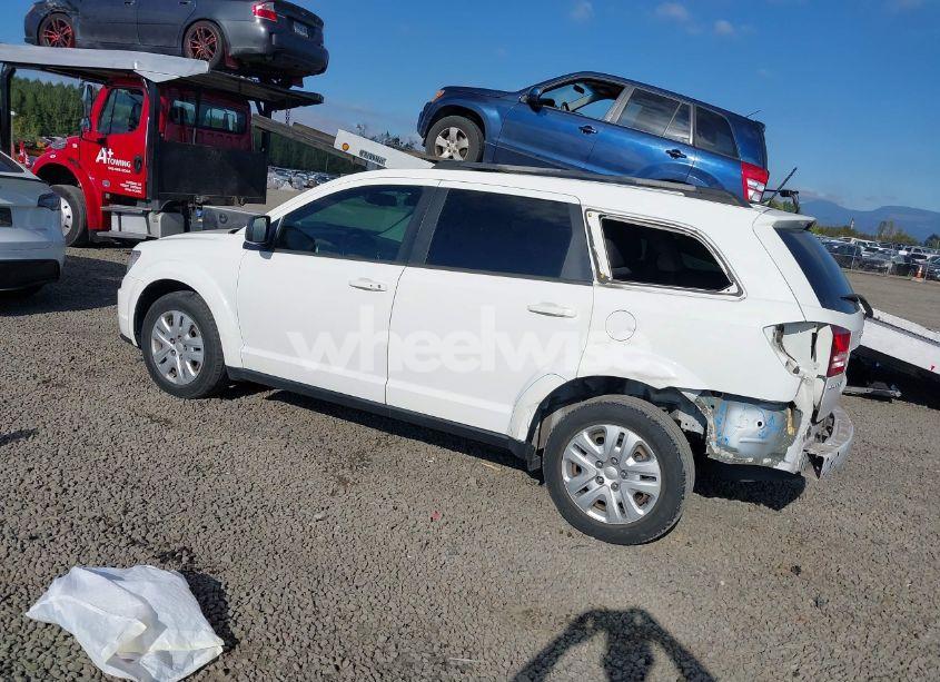 Photo 3 of 2018 Dodge Journey SE (VIN 3C4PDCAB2JT445025)