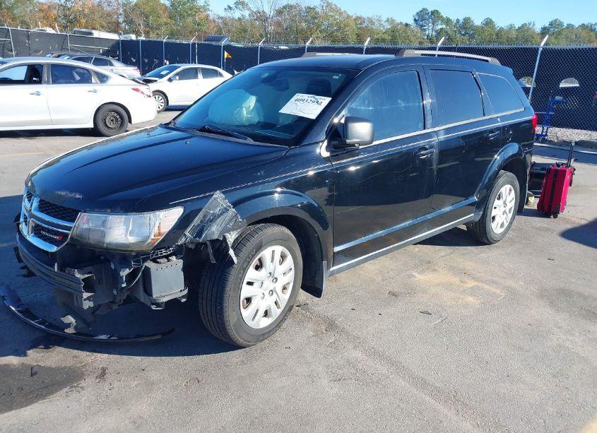 Photo 2 of 2018 Dodge Journey SE (VIN 3C4PDCAB2JT517552)