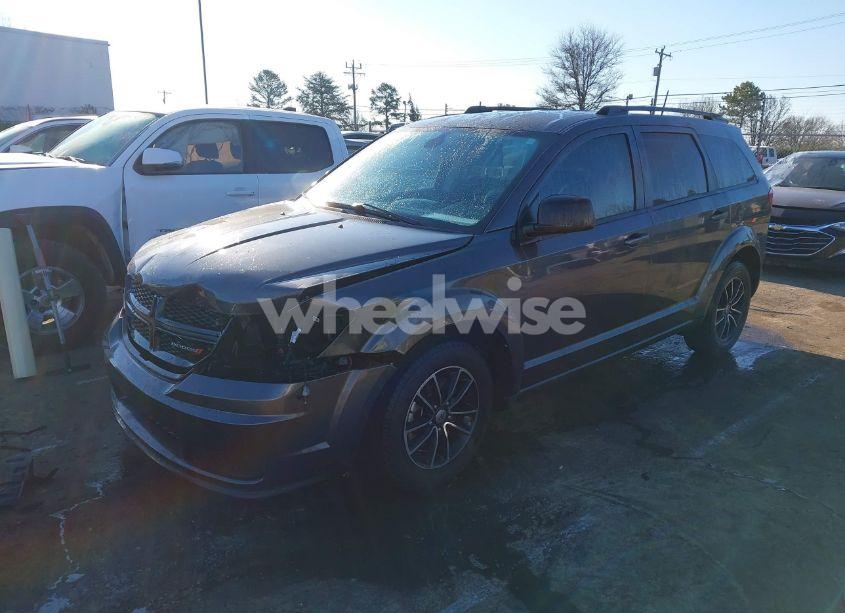 Photo 2 of 2018 Dodge Journey SE (VIN 3C4PDCAB2JT519852)