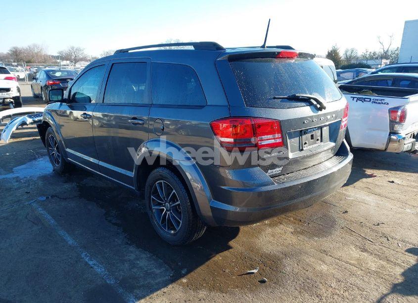 Photo 3 of 2018 Dodge Journey SE (VIN 3C4PDCAB2JT519852)