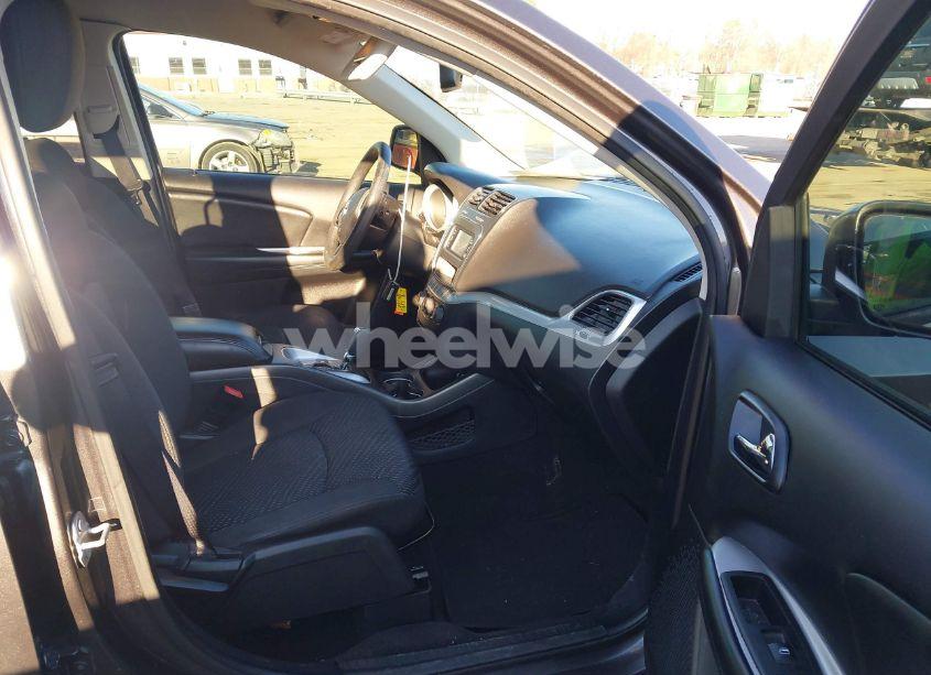 Photo 5 of 2018 Dodge Journey SE (VIN 3C4PDCAB2JT519852)