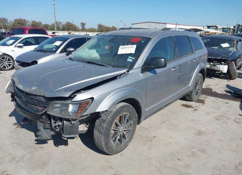 Photo 2 of 2018 Dodge Journey SE (VIN 3C4PDCAB2JT535730)