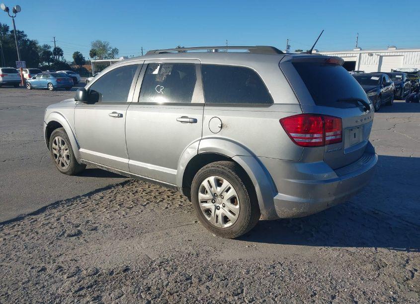Photo 3 of 2018 Dodge Journey SE (VIN 3C4PDCAB3JT229247)