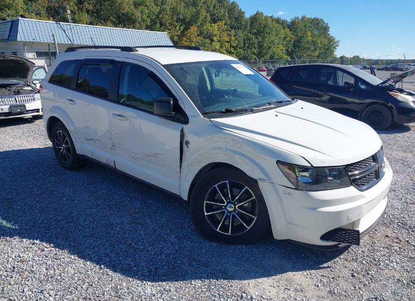 2018 Dodge Journey SE (VIN 3C4PDCAB3JT241950) main photo