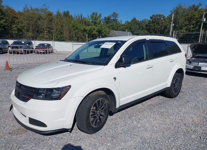 Photo 2 of 2018 Dodge Journey SE (VIN 3C4PDCAB3JT241950)