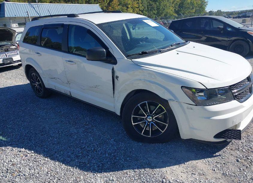 Photo 6 of 2018 Dodge Journey SE (VIN 3C4PDCAB3JT241950)