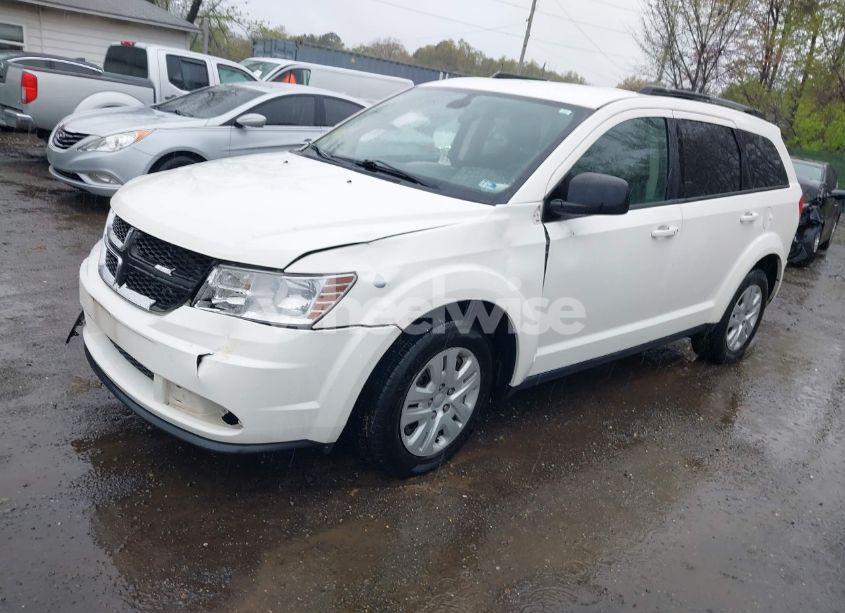 Photo 2 of 2018 Dodge Journey SE (VIN 3C4PDCAB3JT309924)