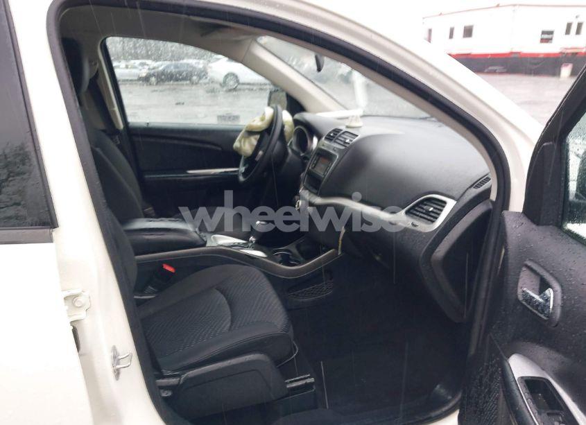 Photo 5 of 2018 Dodge Journey SE (VIN 3C4PDCAB3JT309924)