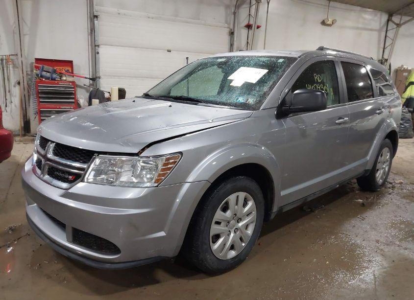 Photo 2 of 2018 Dodge Journey SE (VIN 3C4PDCAB3JT445695)