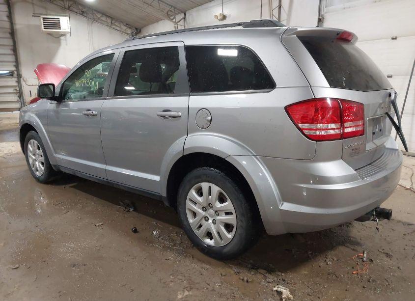 Photo 3 of 2018 Dodge Journey SE (VIN 3C4PDCAB3JT445695)