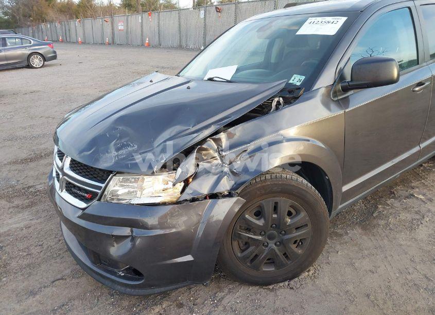 Photo 6 of 2018 Dodge Journey SE (VIN 3C4PDCAB3JT491057)