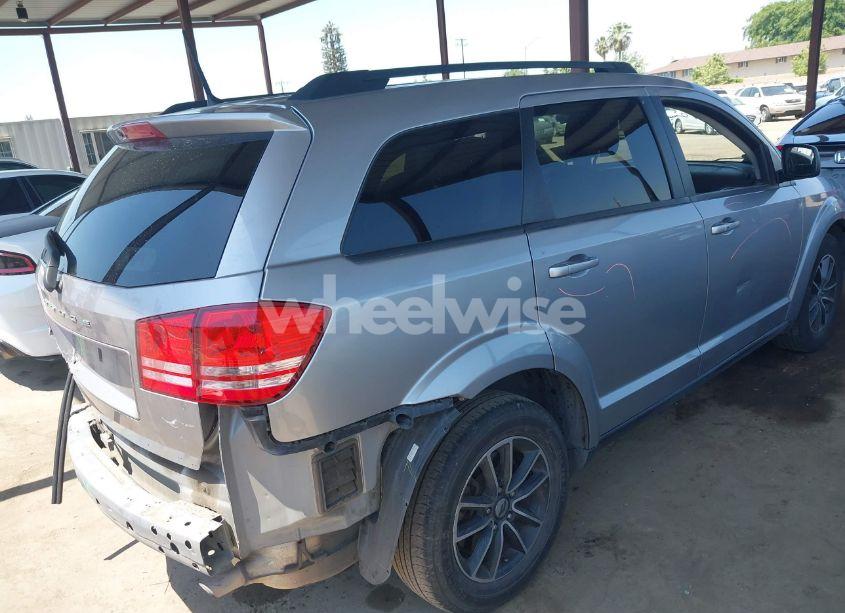 Photo 4 of 2018 Dodge Journey SE (VIN 3C4PDCAB3JT496825)