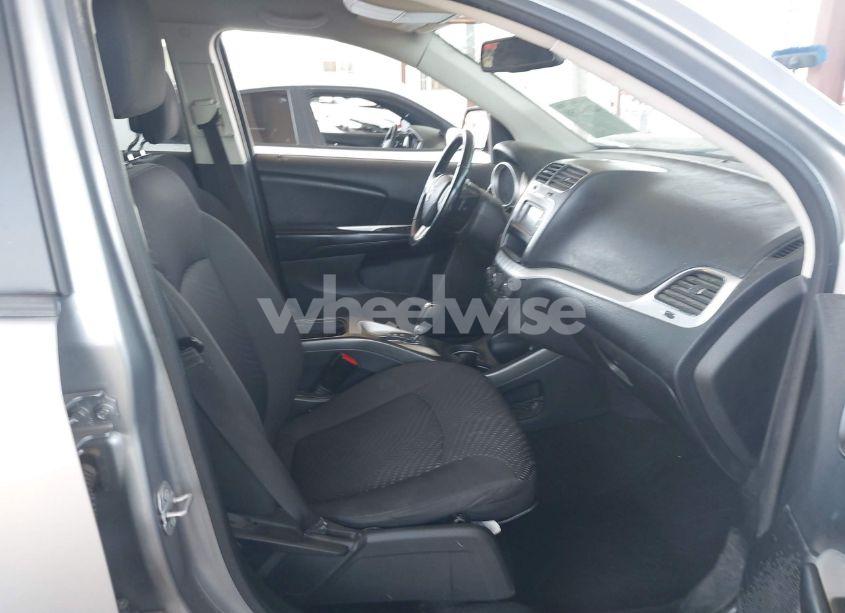 Photo 5 of 2018 Dodge Journey SE (VIN 3C4PDCAB3JT496825)
