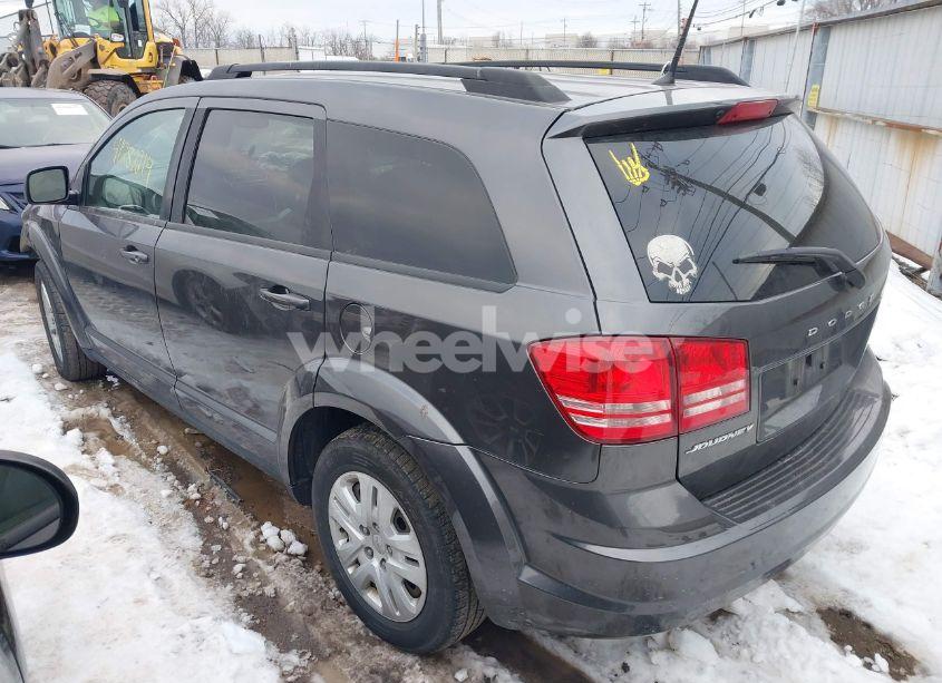 Photo 3 of 2018 Dodge Journey SE (VIN 3C4PDCAB3JT520878)