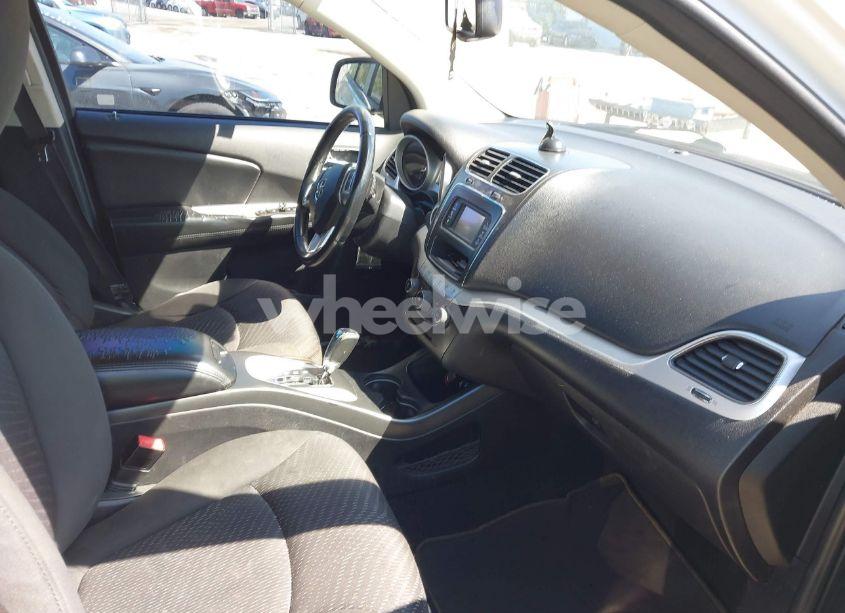 Photo 5 of 2016 Dodge Journey SE (VIN 3C4PDCAB4GT102743)